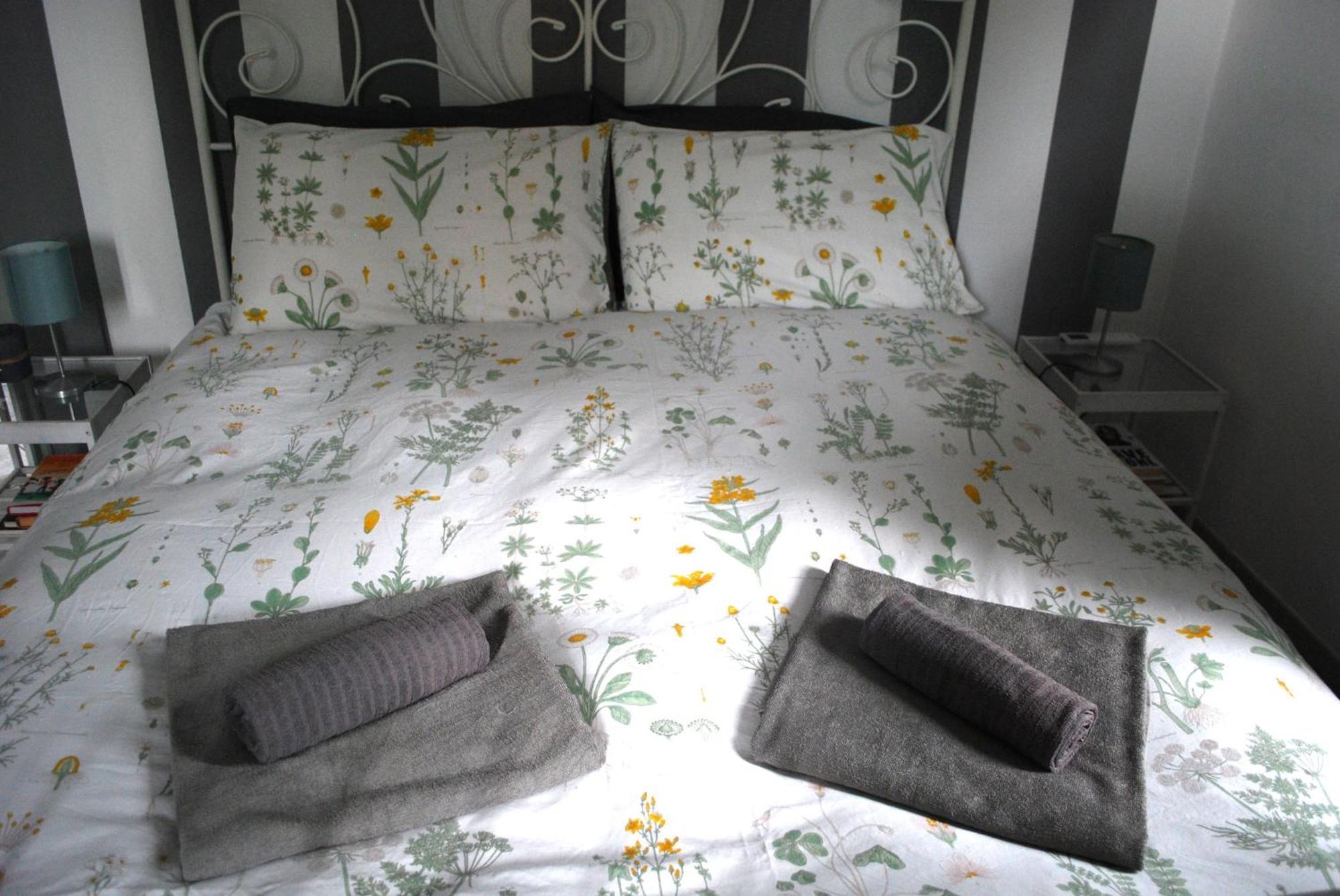 Bed and Breakfast Le stanze di Alicam Arona Esterno foto